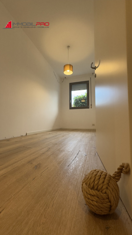 In una delle zone residenziali più apprezzate di Zanè (VI) proponiamo appartamento bicamere al pi...