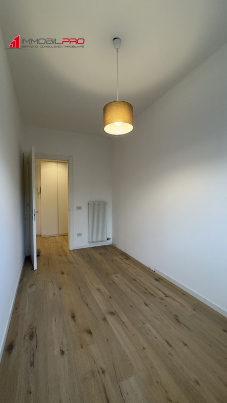 In una delle zone residenziali più apprezzate di Zanè (VI) proponiamo appartamento bicamere al pi...