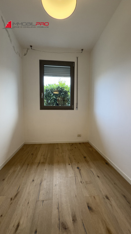 In una delle zone residenziali più apprezzate di Zanè (VI) proponiamo appartamento bicamere al pi...