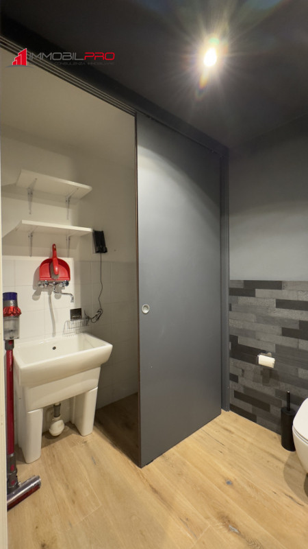 In una delle zone residenziali più apprezzate di Zanè (VI) proponiamo appartamento bicamere al pi...