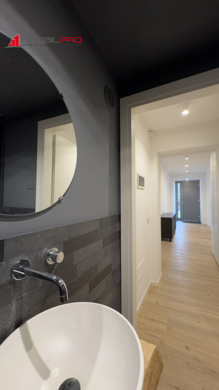 In una delle zone residenziali più apprezzate di Zanè (VI) proponiamo appartamento bicamere al pi...