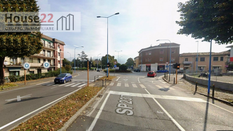 VIA OBERDAN. BRESCIA. In zona di forte passaggio passaggio proponiamo in vendita NEGOZIO di Mq 50...