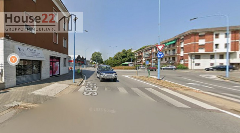 VIA OBERDAN. BRESCIA. In zona di forte passaggio passaggio proponiamo in vendita NEGOZIO di Mq 50...