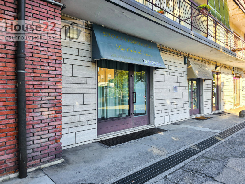 VIA OBERDAN. BRESCIA. In zona di forte passaggio passaggio proponiamo in vendita NEGOZIO di Mq 50...