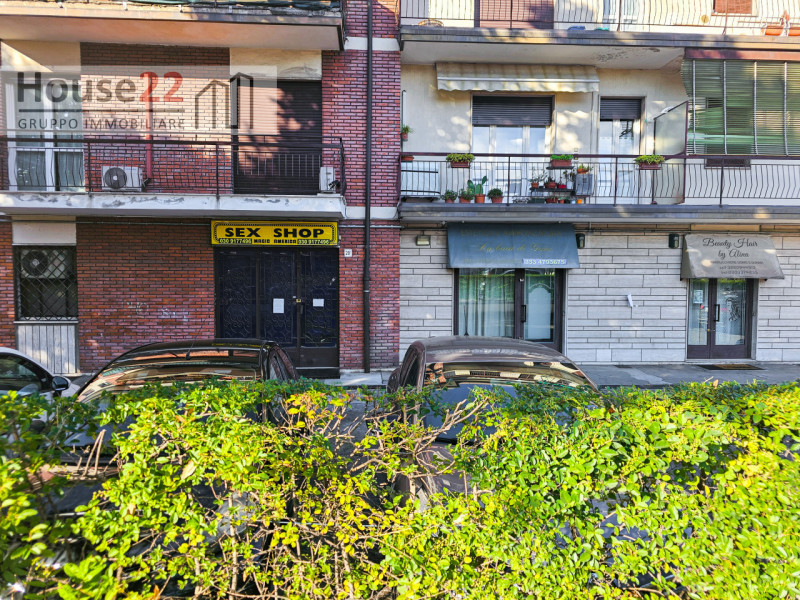 VIA OBERDAN. BRESCIA. In zona di forte passaggio passaggio proponiamo in vendita NEGOZIO di Mq 50...