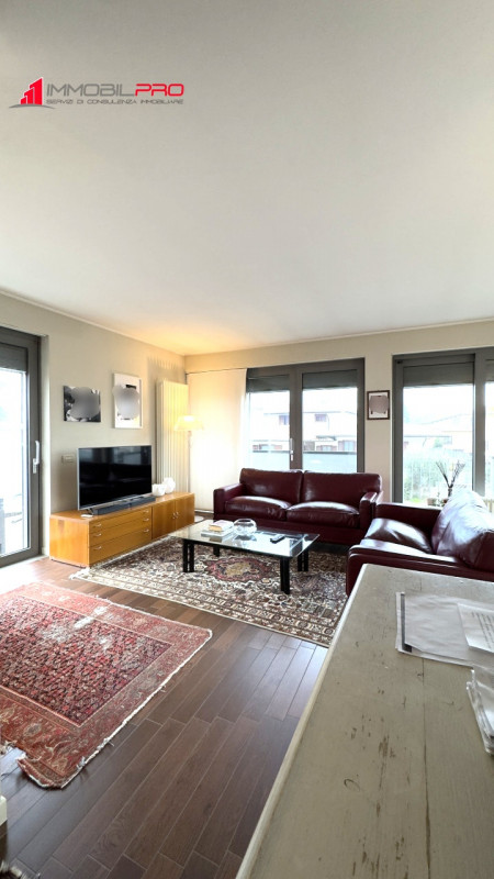 Nel cuore di Zanè (VI) proponiamo una soluzione residenziale introvabile: un appartamento duplex ...