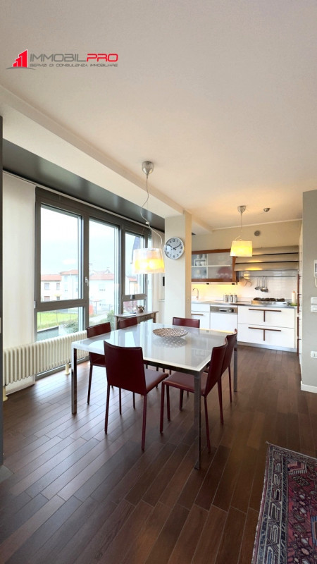 Nel cuore di Zanè (VI) proponiamo una soluzione residenziale introvabile: un appartamento duplex ...