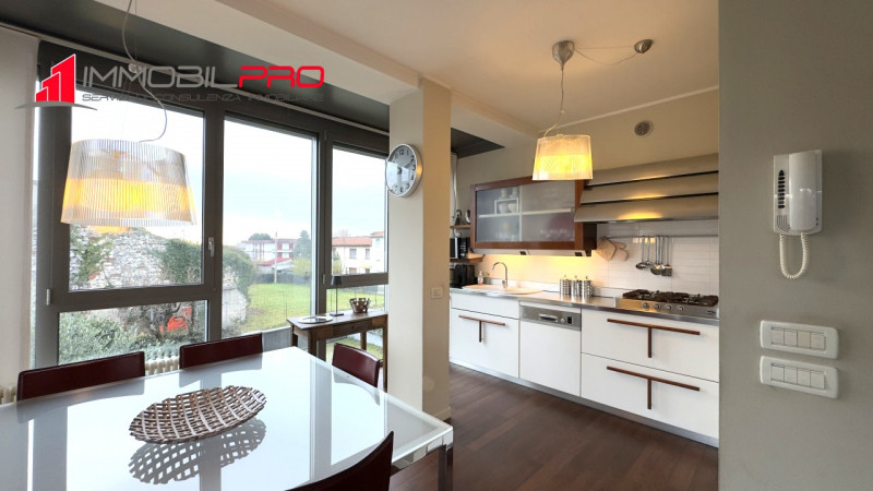 Nel cuore di Zanè (VI) proponiamo una soluzione residenziale introvabile: un appartamento duplex ...