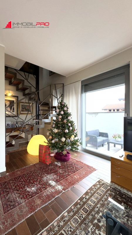 Nel cuore di Zanè (VI) proponiamo una soluzione residenziale introvabile: un appartamento duplex ...