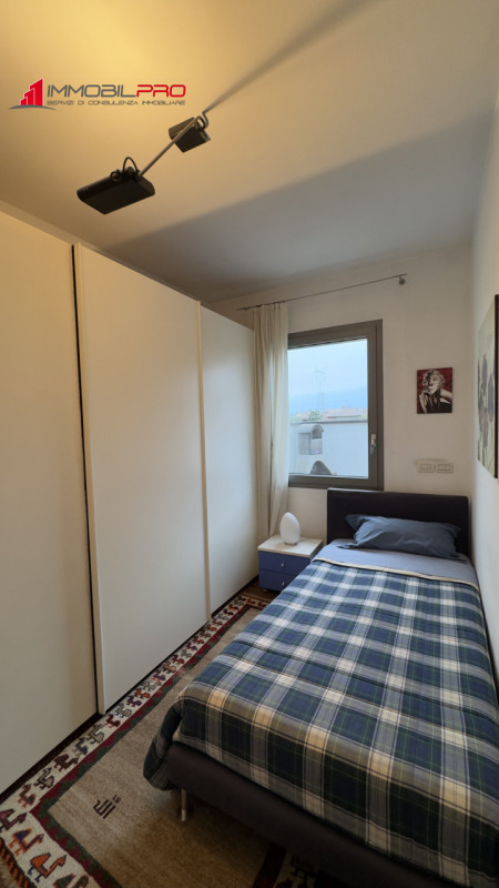 Nel cuore di Zanè (VI) proponiamo una soluzione residenziale introvabile: un appartamento duplex ...