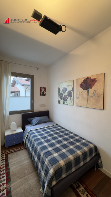 Nel cuore di Zanè (VI) proponiamo una soluzione residenziale introvabile: un appartamento duplex ...