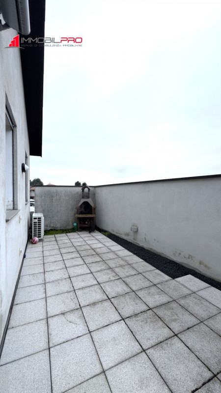 Nel cuore di Zanè (VI) proponiamo una soluzione residenziale introvabile: un appartamento duplex ...