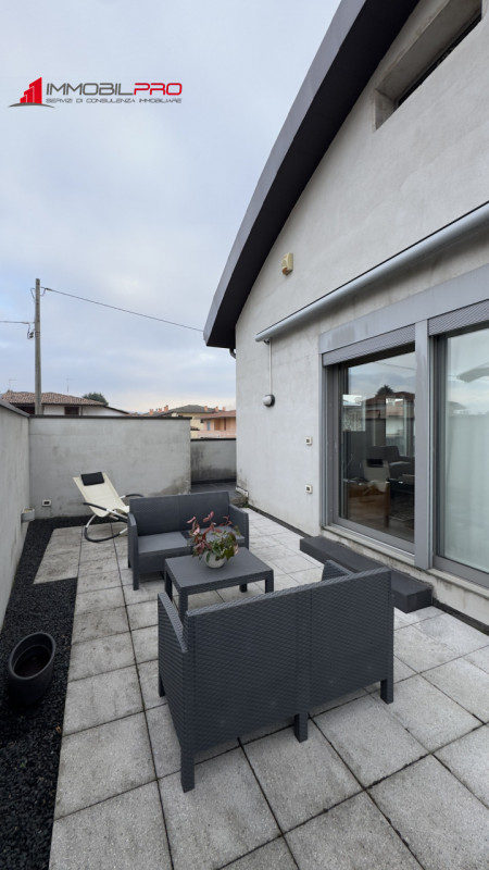 Nel cuore di Zanè (VI) proponiamo una soluzione residenziale introvabile: un appartamento duplex ...