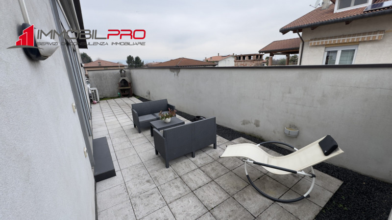 Nel cuore di Zanè (VI) proponiamo una soluzione residenziale introvabile: un appartamento duplex ...