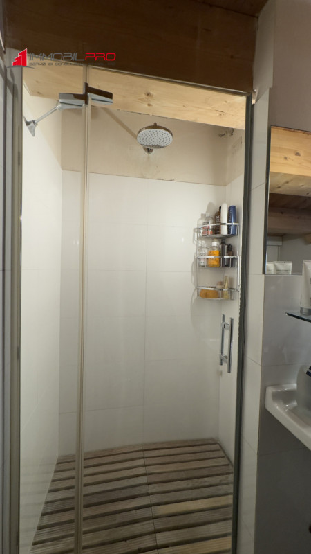 Nel cuore di Zanè (VI) proponiamo una soluzione residenziale introvabile: un appartamento duplex ...