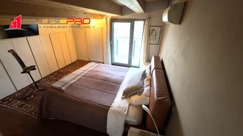 Nel cuore di Zanè (VI) proponiamo una soluzione residenziale introvabile: un appartamento duplex ...