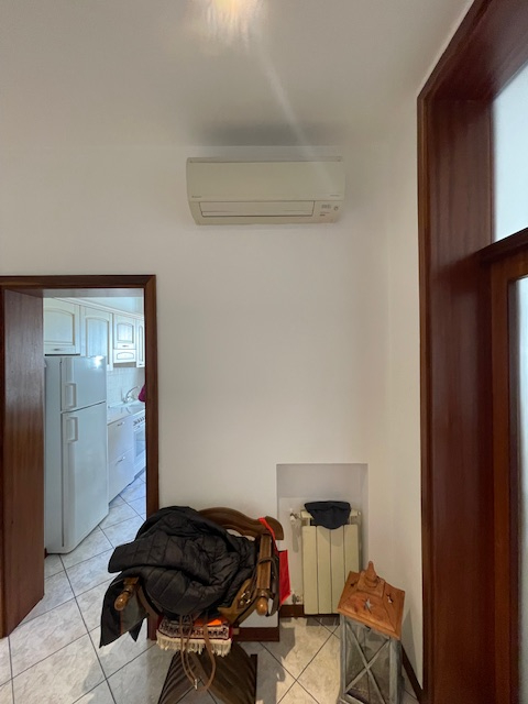 Padova-Sacro Cuore: Vendesi in piccolo contesto abitativo, ampio appartamento composto di: ingres...