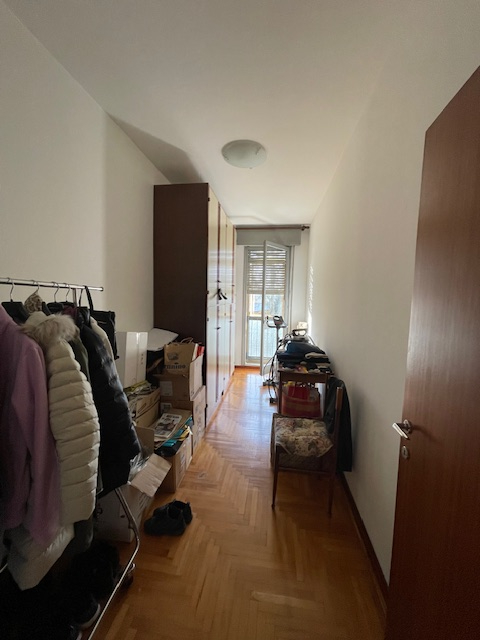 Padova-Sacro Cuore: Vendesi in piccolo contesto abitativo, ampio appartamento composto di: ingres...