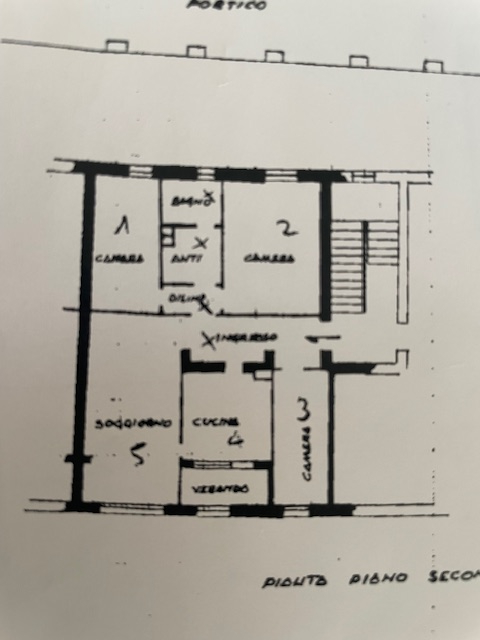 Padova-Sacro Cuore: Vendesi in piccolo contesto abitativo, ampio appartamento composto di: ingres...