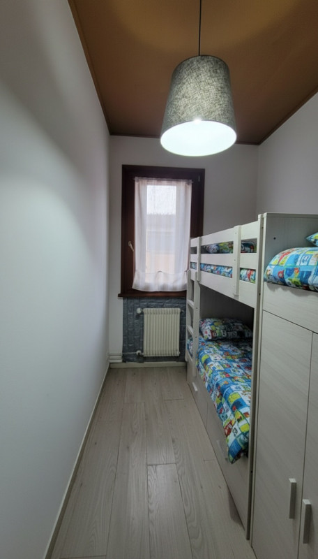 In pieno centro a Trevignano, proponiamo in vendita un accogliente appartamento trilocale di circ...