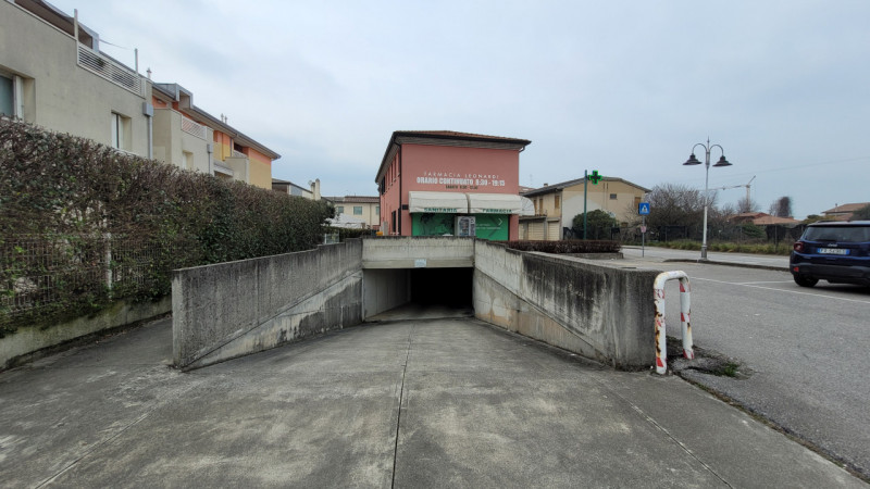 In pieno centro a Trevignano, proponiamo in vendita un accogliente appartamento trilocale di circ...