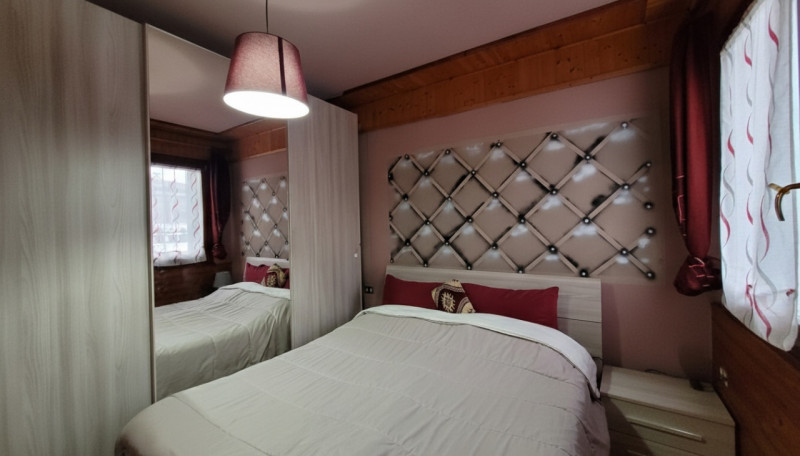 In pieno centro a Trevignano, proponiamo in vendita un accogliente appartamento trilocale di circ...