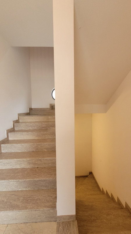 In pieno centro a Trevignano, proponiamo in vendita un accogliente appartamento trilocale di circ...