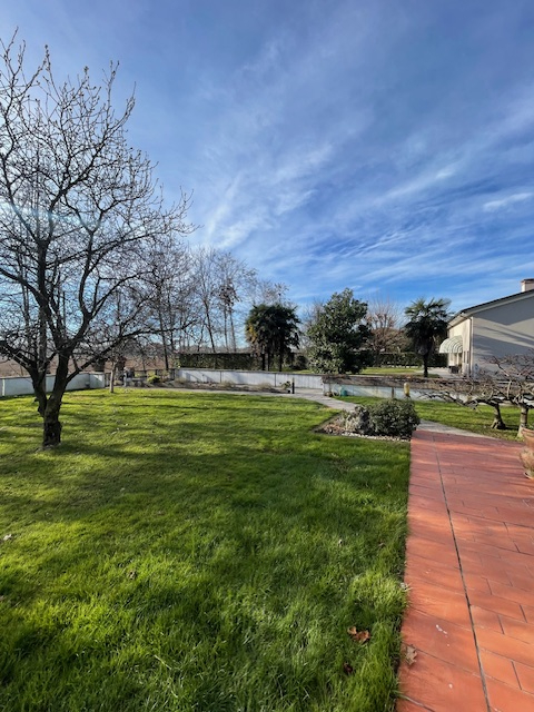 Cittadella vendesi casa singola con giardino di circa 1300 mq con impianto di irrigazione e robot...