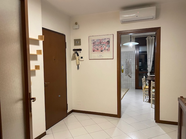 Oggi vi proponiamo un appartamento sito a Fossò in contesto unico per comodità a tutti i servizi ...