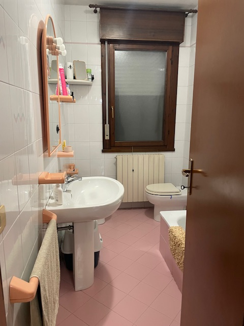 Oggi vi proponiamo un appartamento sito a Fossò in contesto unico per comodità a tutti i servizi ...