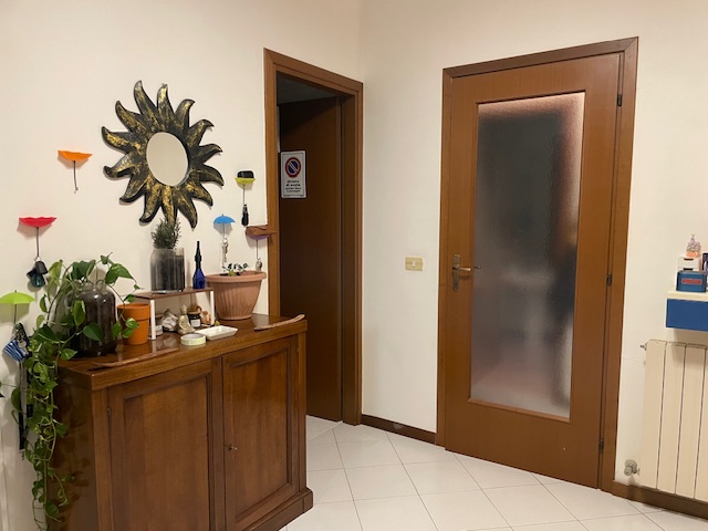 Oggi vi proponiamo un appartamento sito a Fossò in contesto unico per comodità a tutti i servizi ...