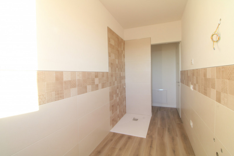 Scopri questa splendida casa a schiera centrale situata nel cuore di Stanghella, una località tra...