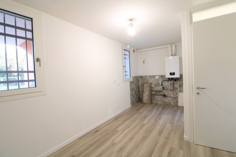 Scopri questa splendida casa a schiera centrale situata nel cuore di Stanghella, una località tra...