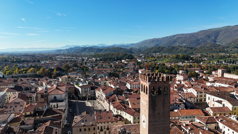 Rif. BAA102 (per info 39 392 3361100 Beatrice)

Proponiamo in affitto un nuovo ed elegante appart...