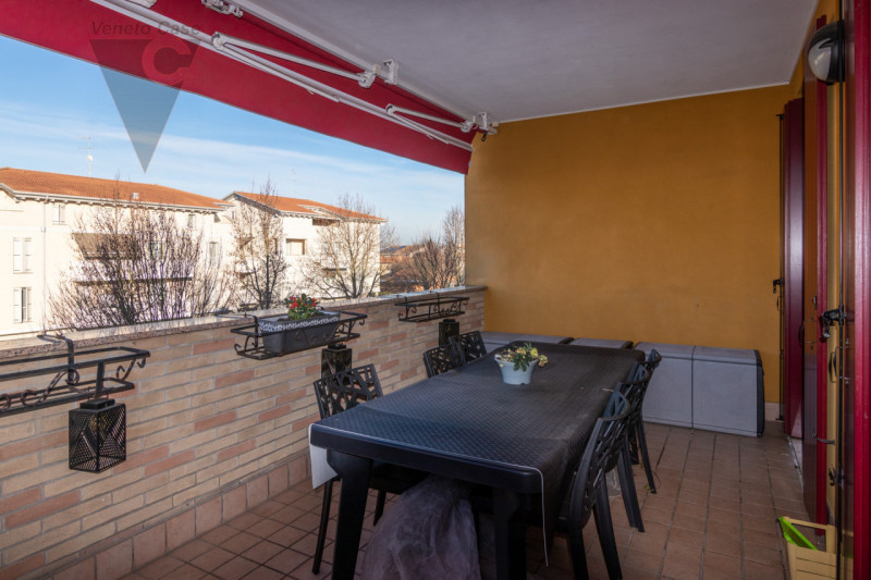 In zona centrale a Polverara, su una tranquilla strada chiusa e comoda ai principali servizi, pro...