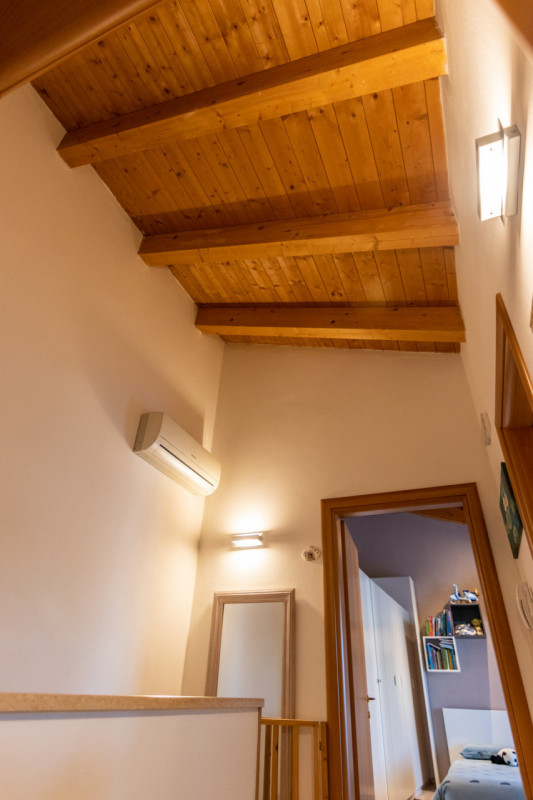 In zona centrale a Polverara, su una tranquilla strada chiusa e comoda ai principali servizi, pro...