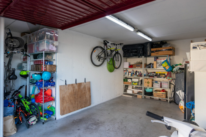 In zona centrale a Polverara, su una tranquilla strada chiusa e comoda ai principali servizi, pro...