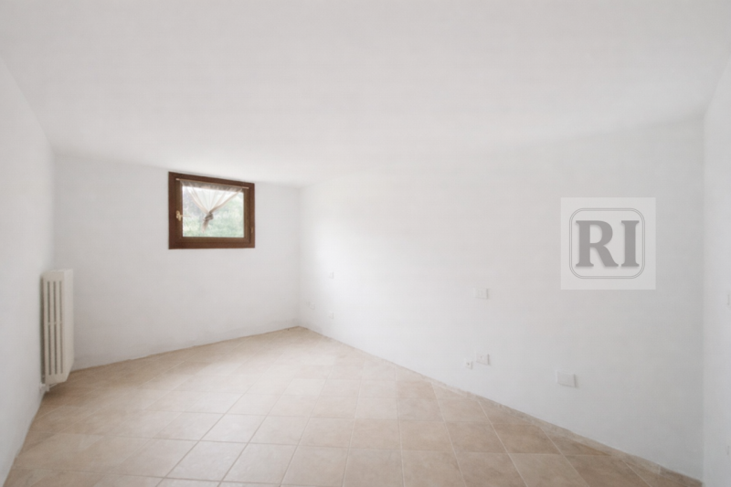 Scopri un'opportunità unica nel cuore della zona residenziale di Guizza, a Padova. Proponiamo in ...