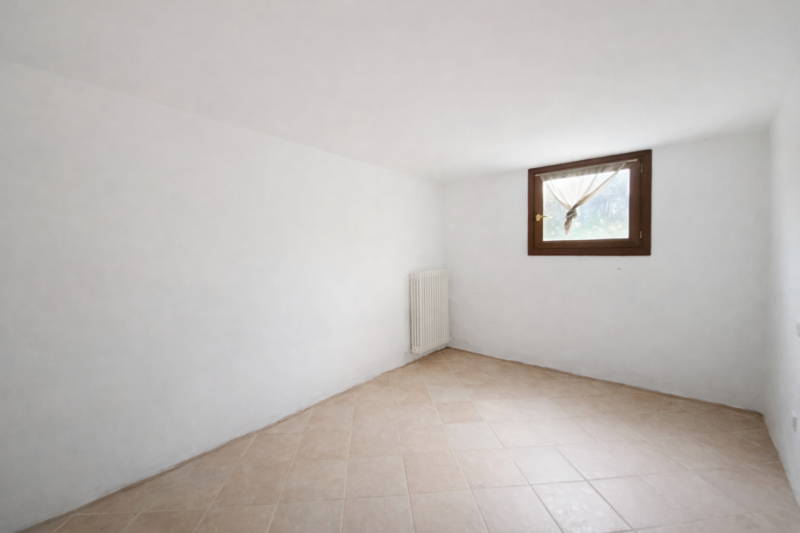 Scopri un'opportunità unica nel cuore della zona residenziale di Guizza, a Padova. Proponiamo in ...