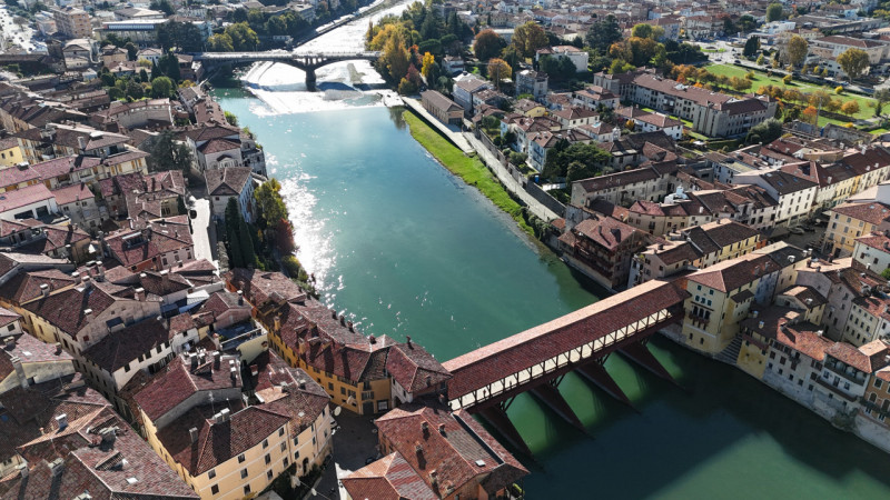 Rif. BAA103 (per info 39 392 3361100 Beatrice)

Proponiamo in affitto un incantevole attico su du...