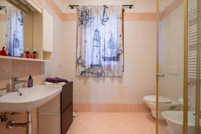 In zona residenziale tranquilla e ben servita, proponiamo in vendita un accogliente appartamento ...