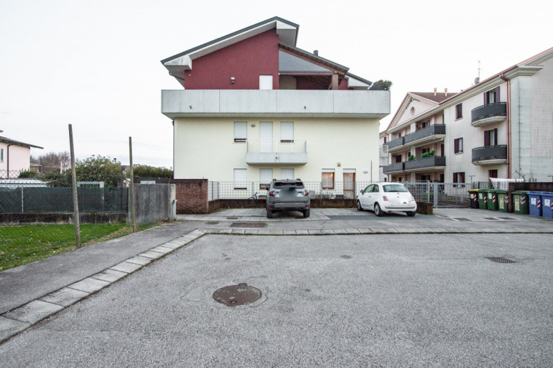 In zona residenziale tranquilla e ben servita, proponiamo in vendita un accogliente appartamento ...