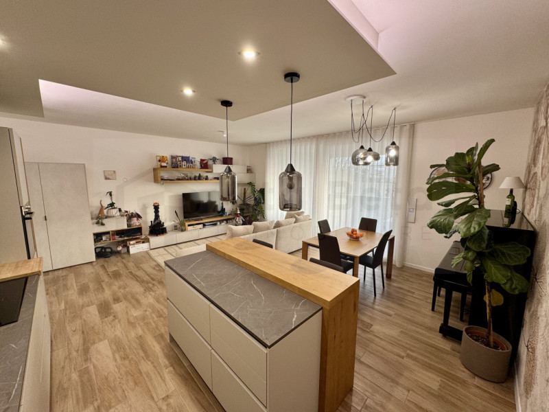 Ubicato a Chiesanuova e nelle immediate vicinanze di Corso Milano, proponiamo in vendita splendid...