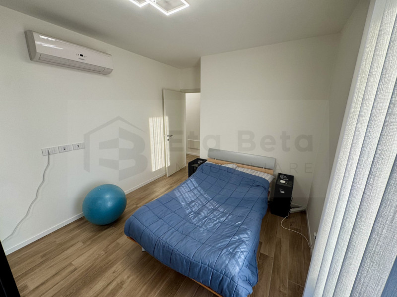 Ubicato a Chiesanuova e nelle immediate vicinanze di Corso Milano, proponiamo in vendita splendid...