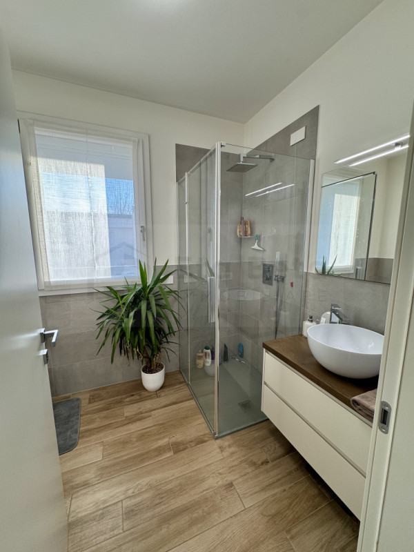 Ubicato a Chiesanuova e nelle immediate vicinanze di Corso Milano, proponiamo in vendita splendid...