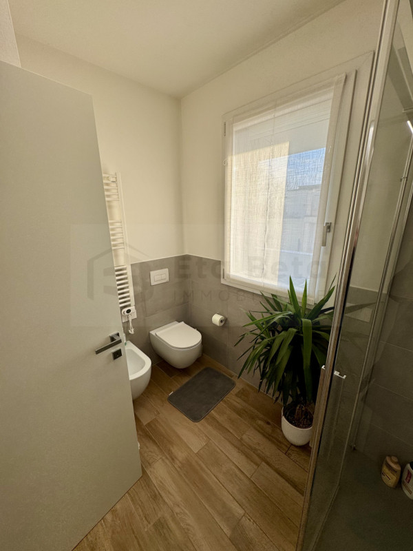 Ubicato a Chiesanuova e nelle immediate vicinanze di Corso Milano, proponiamo in vendita splendid...