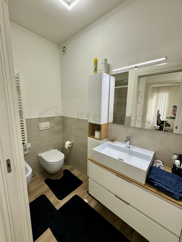 Ubicato a Chiesanuova e nelle immediate vicinanze di Corso Milano, proponiamo in vendita splendid...