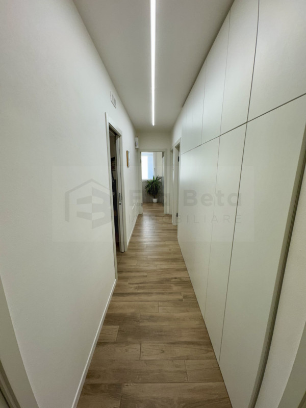 Ubicato a Chiesanuova e nelle immediate vicinanze di Corso Milano, proponiamo in vendita splendid...