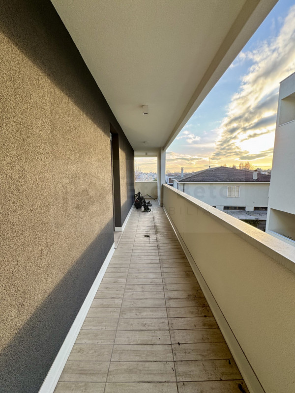 Ubicato a Chiesanuova e nelle immediate vicinanze di Corso Milano, proponiamo in vendita splendid...