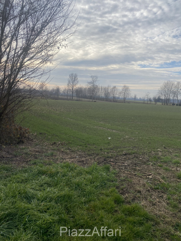 Nella frazione di Vallonga e più precisamente in Via Caresin, con accesso diretto dalla strada ch...